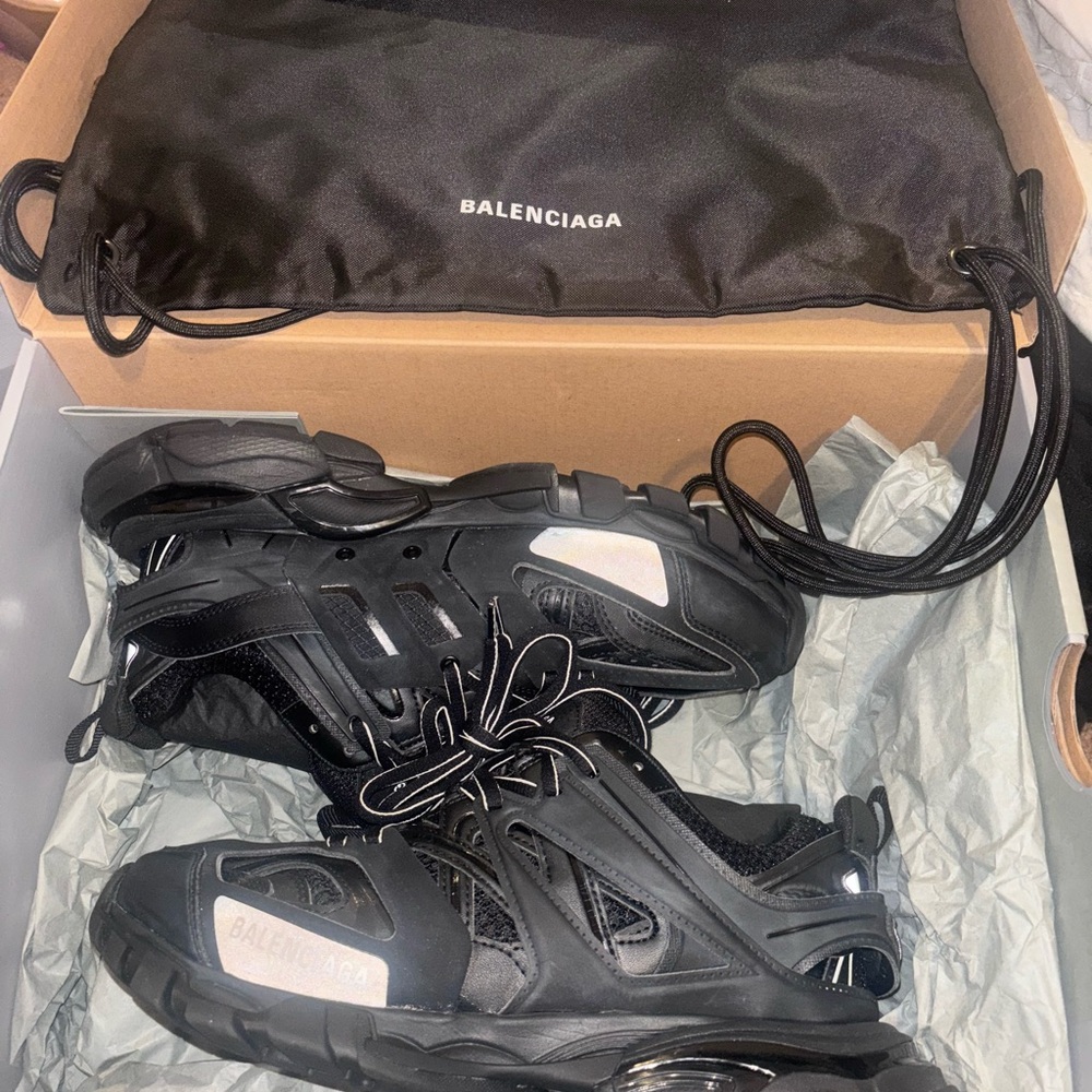Balenciaga Women's Black and Silver Sneakers
